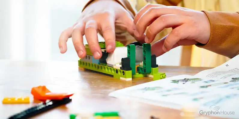 Child building with a constructor set